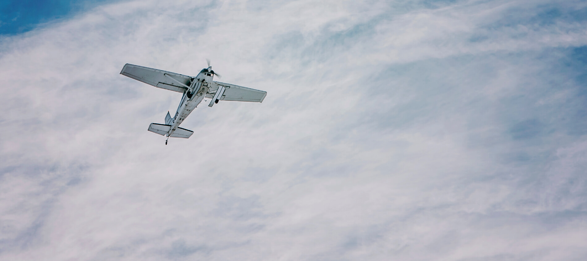 A plane flying in the cloudes